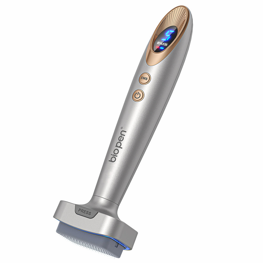 Bio Pen Bio 6 microneedling-enhet i silver med EMS-funktion och LED-display, designad för hudföryngring, åtstramning och förbättrad serumabsorption.