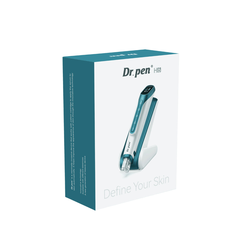 Dr. Pen H6 Hydra Pen i originalförpackning med bild av microneedlingpennan och tillhörande ställ.