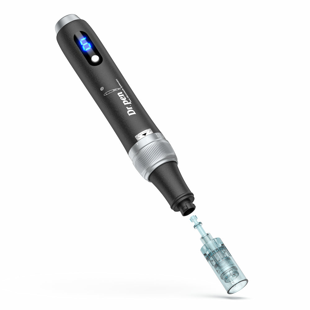 Dr. Pen M7S microneedling dermapen i svart med avtagbart nålhuvud för professionell hudbehandling.