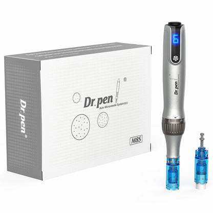 Dr. Pen M8S microneedling-penna med LED-display, utbytbara nålpatroner och komplett förpackning – professionellt kit för avancerad hudbehandling.