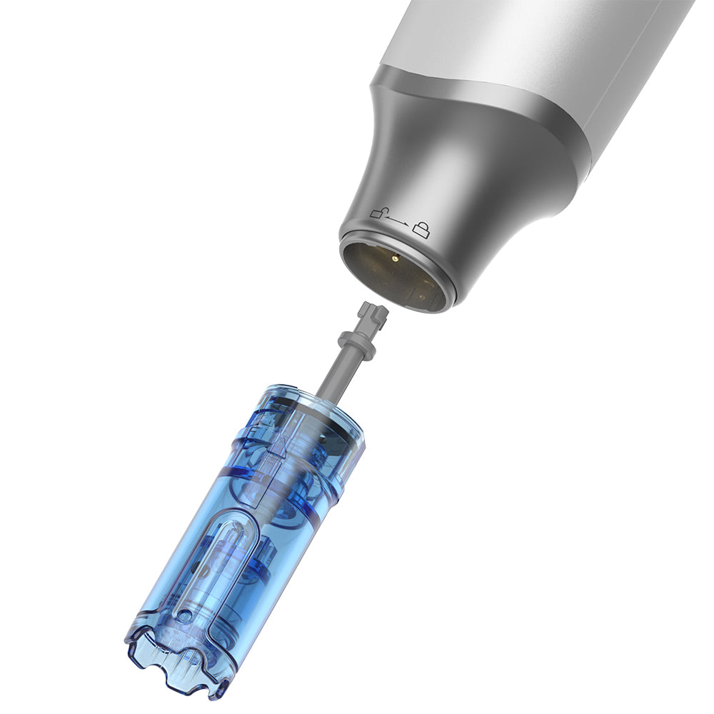 Närbild av Dr. Pen M9 och utbytbar nålpatron för säker och hygienisk microneedling-behandling.